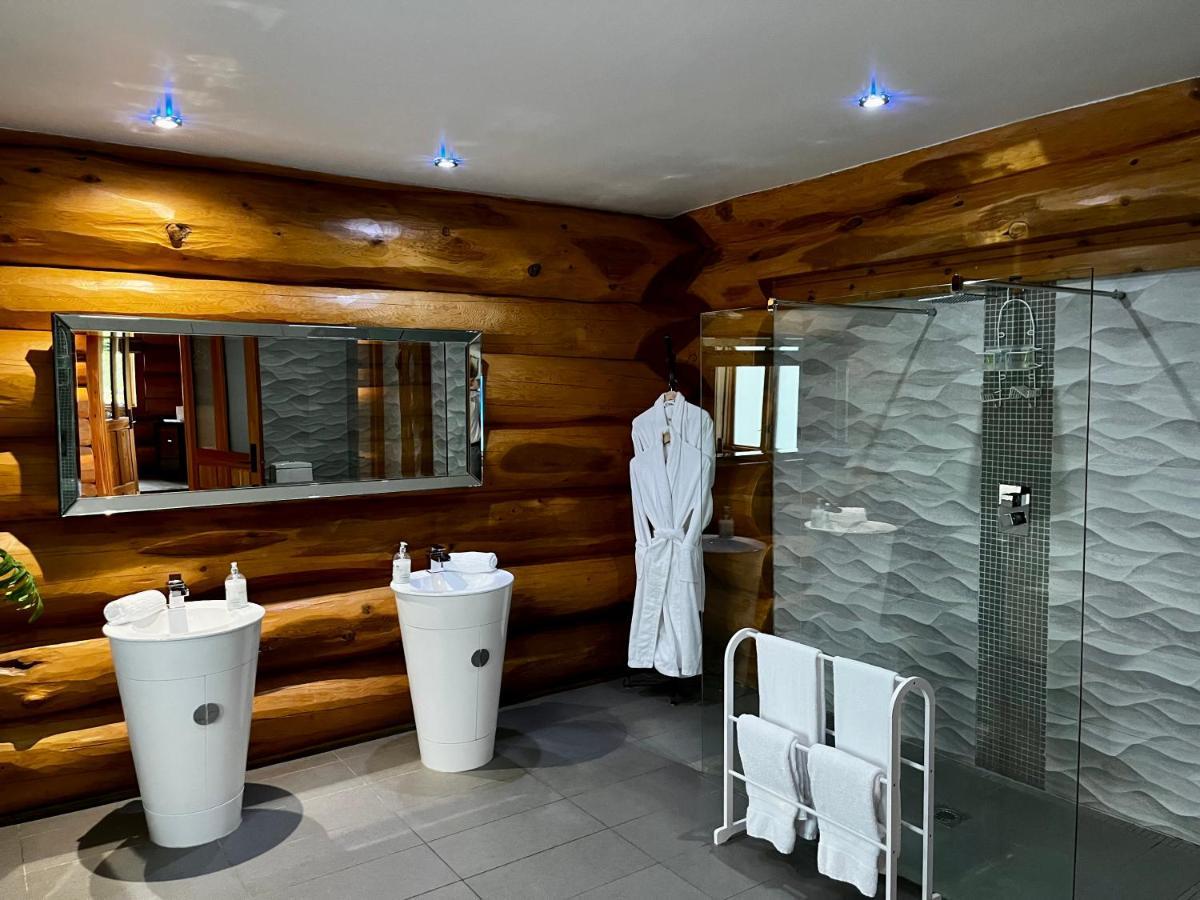 The Log Cabins At The Vu Bathgate Buitenkant foto