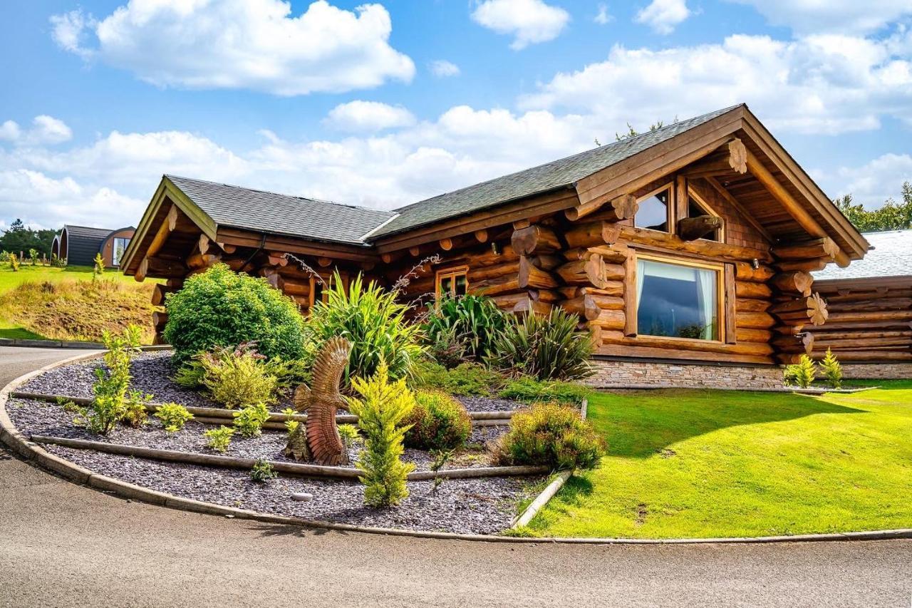The Log Cabins At The Vu Bathgate Buitenkant foto